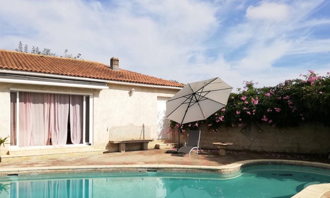Aleria Villa | Homerez - Bonita villa para 6 pers. con piscina y terraza en Aléria