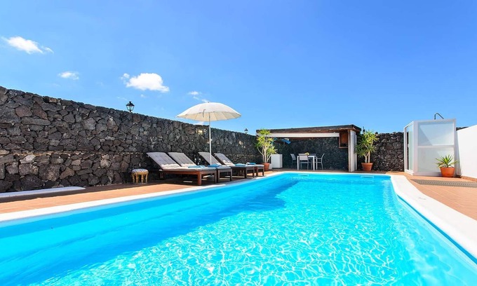 Tahiche Villa | Homerez - Peaceful Villa with Heated Pool in Tahiche