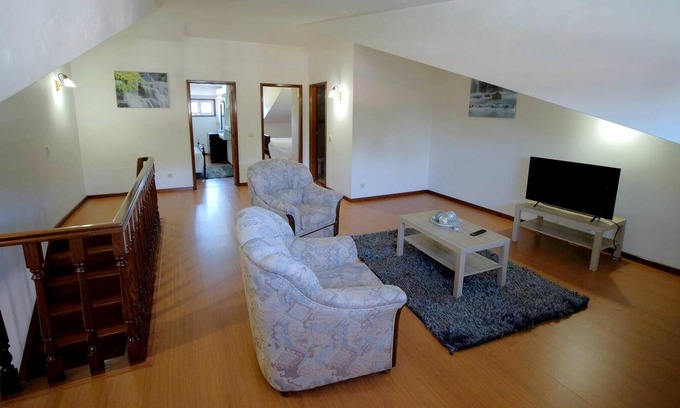 Santa Maria da Feira Casa | Homerez - Espaciosa casa para 8 pers. con balcón en Santa Maria da Feira