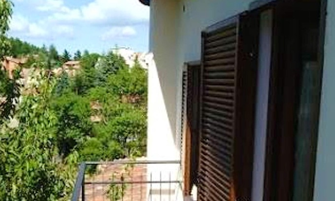 Monticello Amiata Apartamento | Homerez - Apartamento para 8 pers. con jardín y balcón en Monticello Amiata