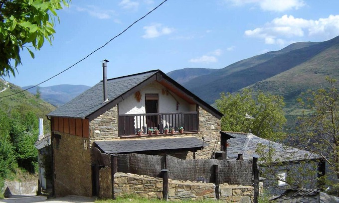 Odollo Apartamento | Homerez - Espacioso apartamento para 8 pers. con balcón en Odollo