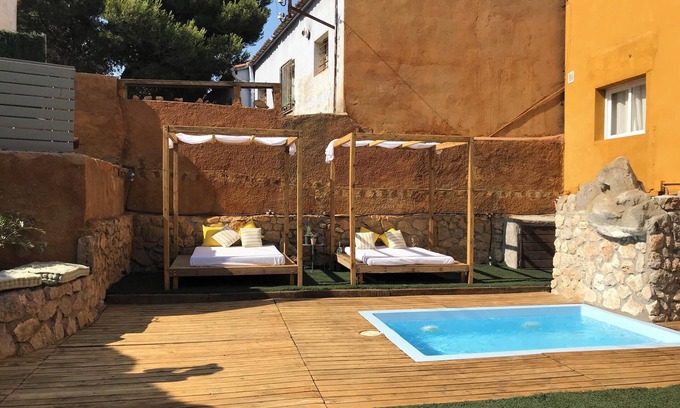 Can Trabal Casa | Homerez - Casa espaciosa en Can Trabal, piscina privada