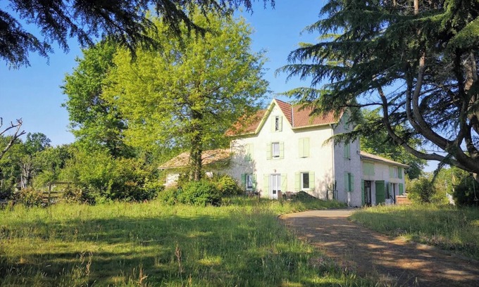 Saubrigues Casa | Homerez - Spacious House with Pool in Saubrigues