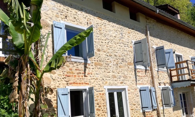 Gan Casa | Homerez - Espaciosa casa para 6 pers. con terraza y balcón en Gan