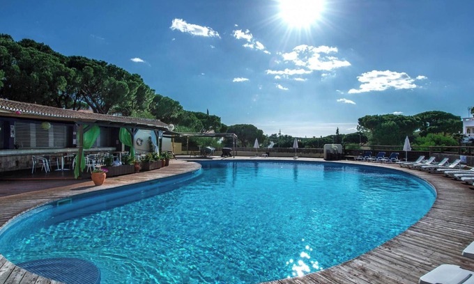 Vale do Lobo Casa | Homerez - Casa espaciosa en Loulé con piscina compartida