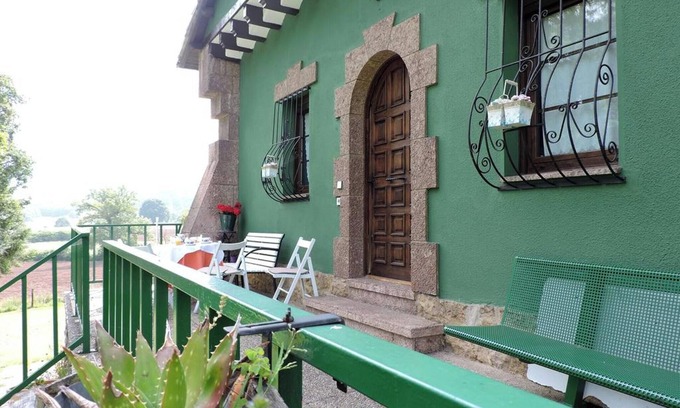 Premio Casa | Homerez - Casa espaciosa con vista a la montaña en Premio