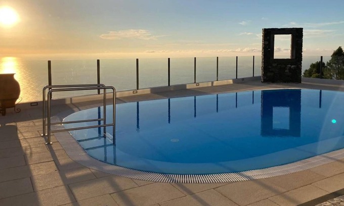 Faja da Ovelha Villa | Homerez - Villa a 4 km de la playa para 6 pers. con piscina en Fajã da Ovelha