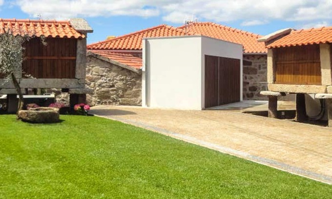 Riba de Mouro Casa | Homerez - Espaciosa casa para 5 pers. con terraza en Riba de Mouro