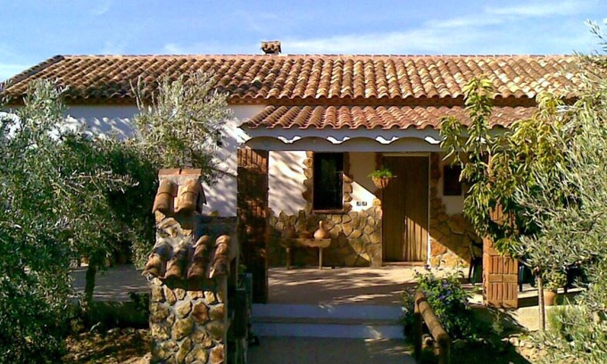 Pozo Alcon Villa | Homerez - Espaciosa villa para 6 pers. con piscina y terraza en Pozo Alcón