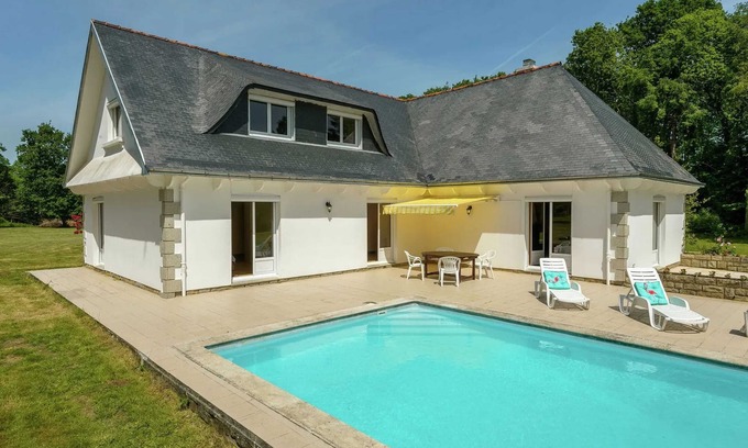 Concarneau Villa | Homerez - Villa espaciosa en Concarneau con piscina privada