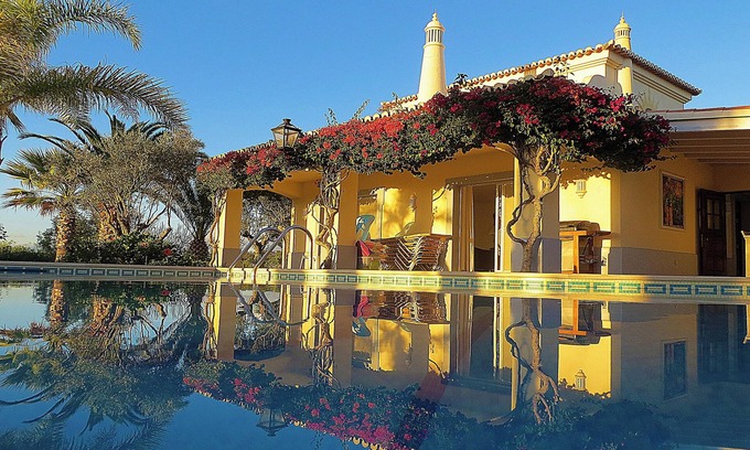 Estombar Villa | Homerez - Villa espaciosa en Carvoeiro con piscina privada
