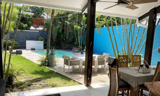 Centre-Ville Villa | Homerez - Villa para 4 pers. con piscina, jardín y terraza en St Pierre