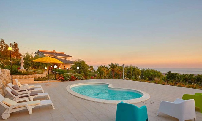 Favara Villa | Homerez - Villa a 10 km de la playa para 6 pers. con piscina y jardín en Favara