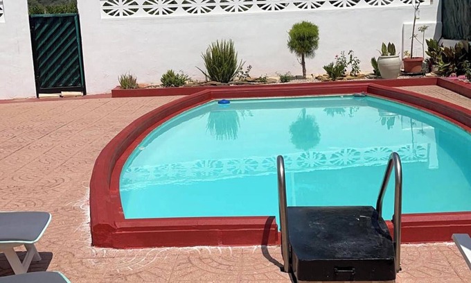 Gandia Villa | Homerez - Villa espaciosa con piscina en Valencia 300m² ideal para 6 personas