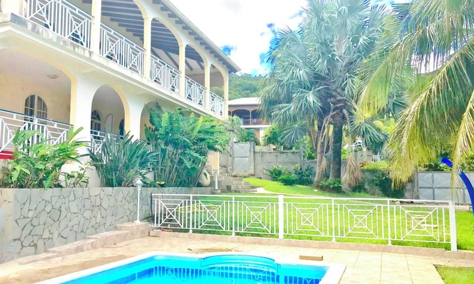 Bas Vent Villa | Homerez - Espaciosa villa en Deshaies con piscina privada