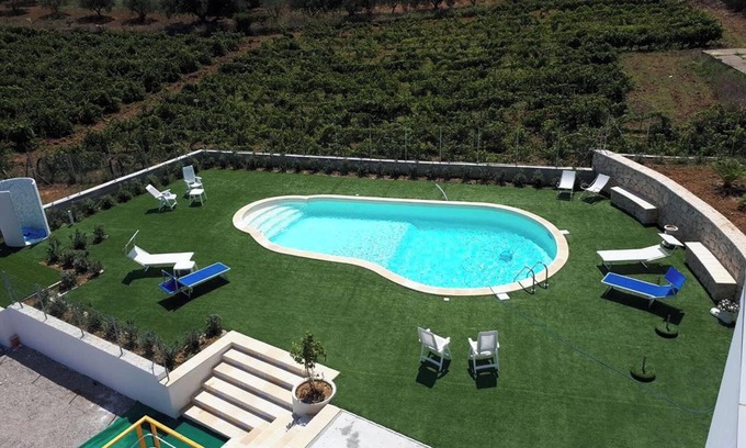 Alcamo Villa | Homerez - Villa espaciosa con vistas al mar y montaña en Alcamo