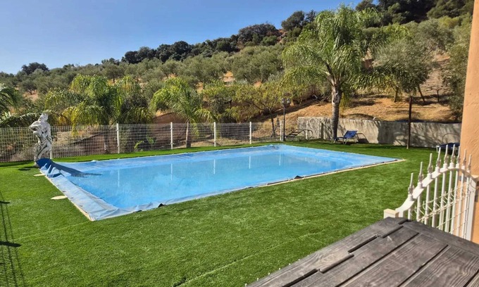 Pruna Villa | Homerez - Villa espaciosa con piscina en Pruna