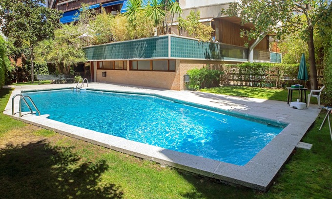 Nueva España Apartamento | Homerez - Studio for 2 ppl. with shared pool, garden and terrace at Madrid