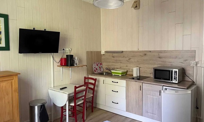 Neris-les-Bains Apartamento | Homerez - Estudio en Néris-les-Bains