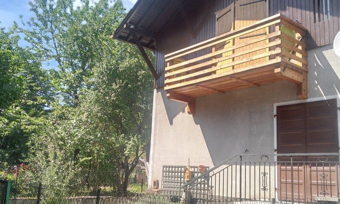 Taninges Apartamento | Homerez - Estudio Taninges, jardín