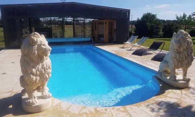 Saint-Clair-d'Arcey Villa | Homerez - Villa en Saint Clair-d'Arcey