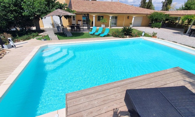 Beziers Villa | Homerez - Villa a 16 km de la playa para 16 pers. con piscina, jacuzzi y spa