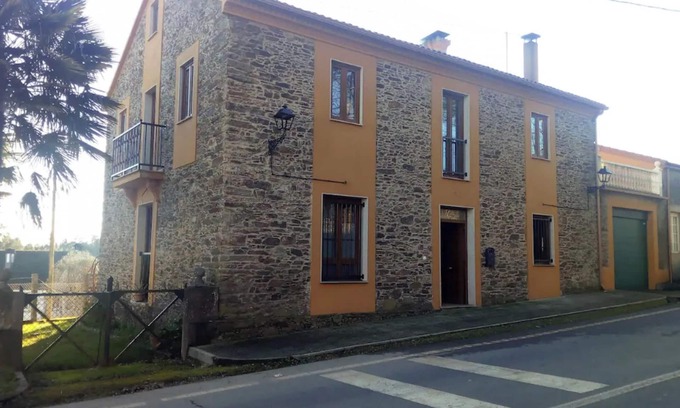 Fraga Villa | Homerez - Villa en Empalme de Vilar, vista a la montaña