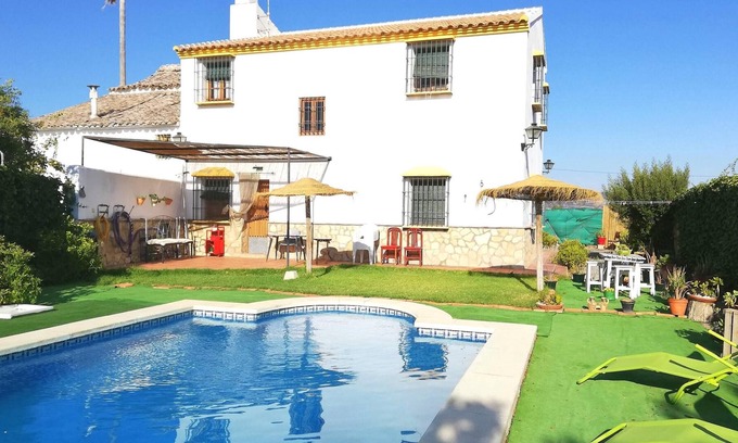 Antequera Villa | Homerez - Grande villa para 13 pers. con piscina, jardín y terraza en Antequera