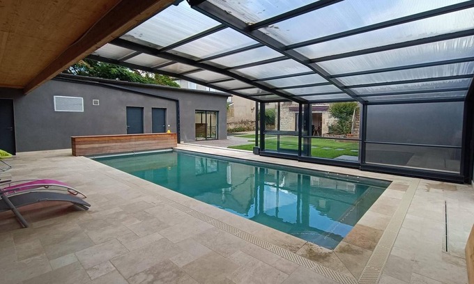 Vayrac Villa | Homerez - Espaciosa villa para 4 pers. con piscina, jardín y terraza en Vayrac