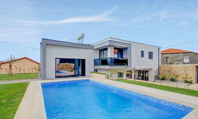 Esposende Villa | Homerez - Villa para 6 pers. con piscina, jardín, terraza y balcón en Esposende