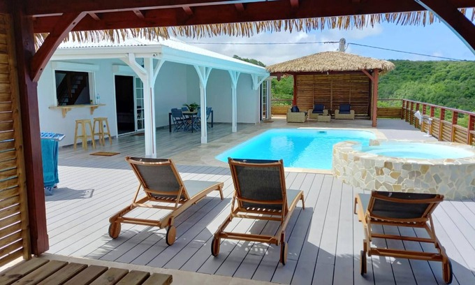 Le Marin Villa | Homerez - Villa para 8 pers. con piscina, jacuzzi y vistas al mar en Le Marin
