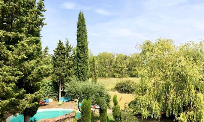 Saze Villa | Homerez - Espaciosa villa para 8 pers. con piscina, jardín y terraza en Saze