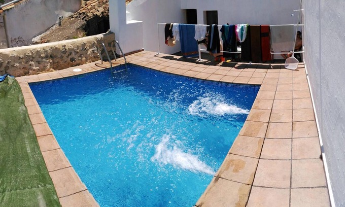 Villa de Ves Villa | Homerez - Villa para 8 pers. con piscina, jardín y terraza en Villa de Ves