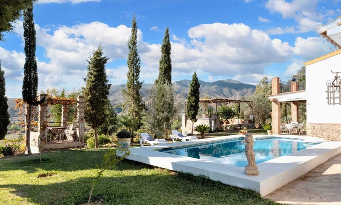 Alora Villa | Homerez - Villa en Álora con piscina