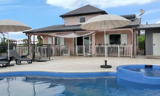 Saint-Benoit Villa | Homerez - Villa en Saint-Benoît