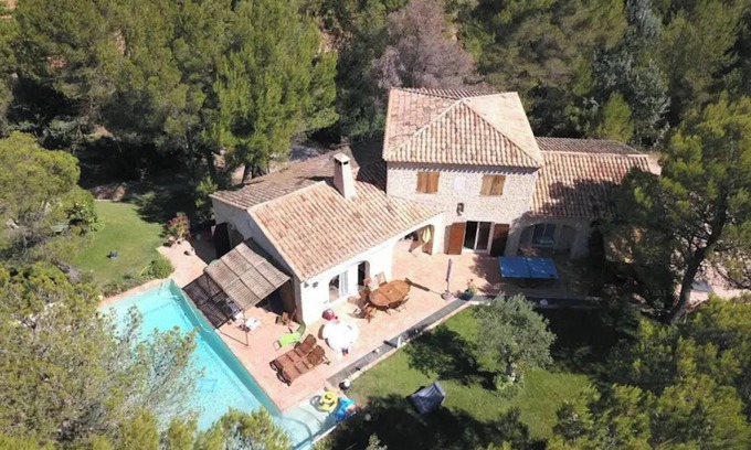 Rousset Villa | Homerez - Villa Rousset con piscina