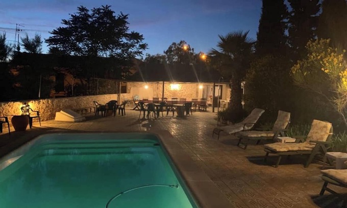 Abanilla Chalet De Esquí | Homerez - Chalet acogedor en Abanilla: ¡piscina privada!