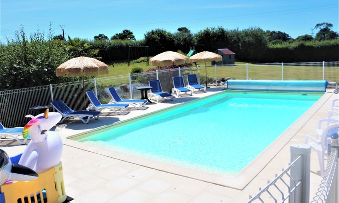 Nehou Casa | Homerez - Acogedora Casa en Néhou con Piscina Compartida