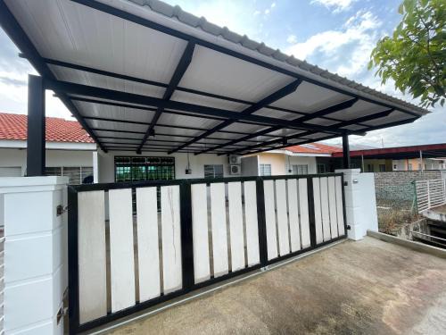 Arau Casa | HOMESTAY ADELIa