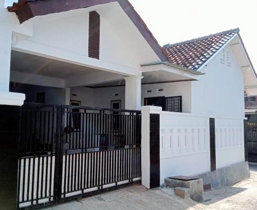 Cilimus Casa | Homestay Black&White