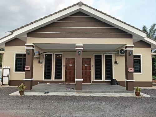 Sungai Pelek Casa | HOMESTAY DESA TERATAI