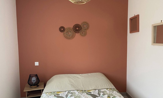 Les Essarts Cama Y Desayuno | Homestay for rent. House in a very quiet subdivision.