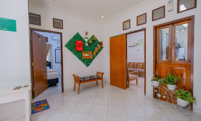 Yogyakarta Villa | Homestay Jogja Dekat Masjid Jogokaryan by Simply Homy