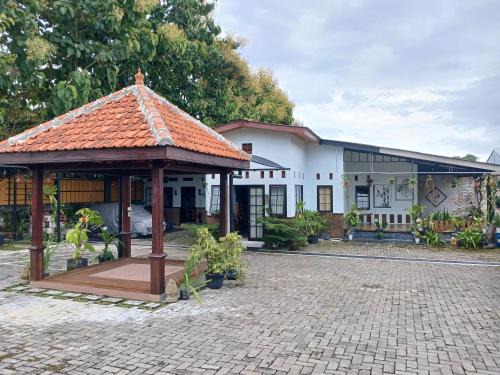 Dinoyo Casa | Homestay Rumah Akung