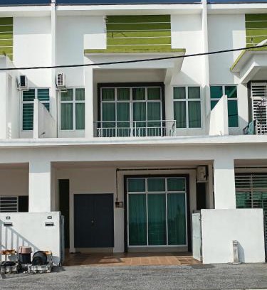 Bota Casa | Homestay Seri Iskandar By Ummi