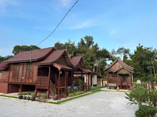 Kepala Batas Casa | Homestay Singgah Keluarga Warisan Abg Tam