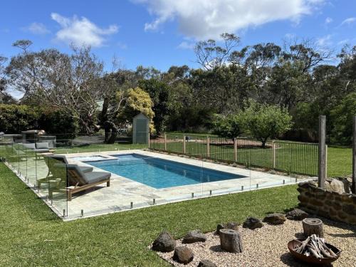 Wallington Casa | Homestead Pool House Private cabin w shared Spa Basketball court Heated Pool Minutes to Adventure Park and beaches