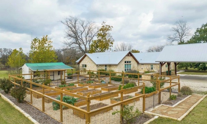 Waco Casa | Homestead Private Retreat