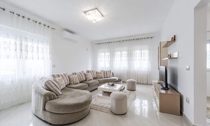 Lazarat Apartamento | Hometown Apartment by PikHost