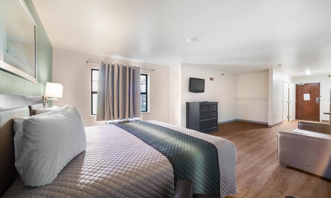 Airport Township Hotel | HomeTowne Studios by Red Roof St. Louis - Airport/ N Lindbergh